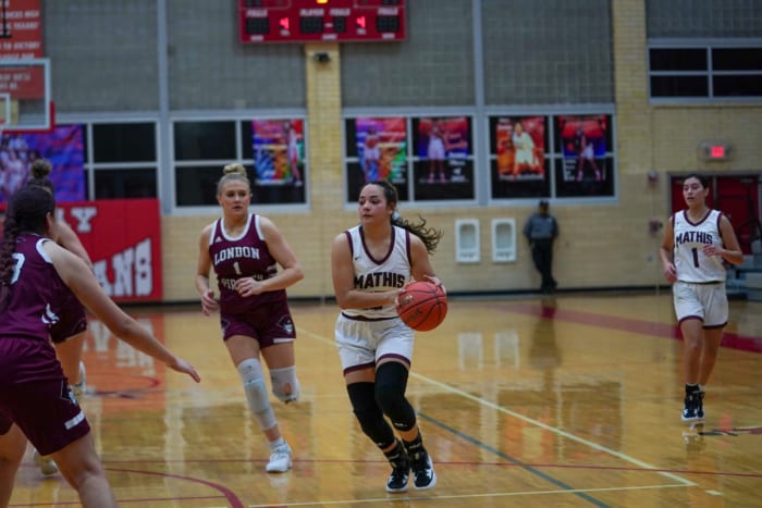 mathis-london-girls-basketball-playoffs00076